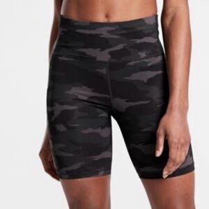 Athleta Ultimate Stash Pocket Camo 7” Short